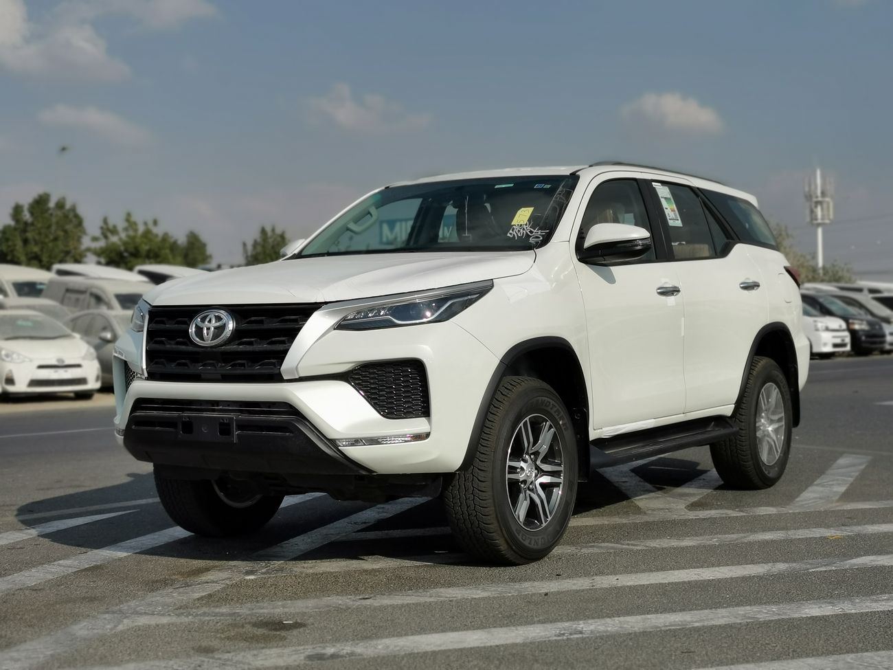 Toyota Fortuner 2.7L PETROL, 17" ALLOY RIMS, CRUISE CONTROL (CODE # TFGX21)