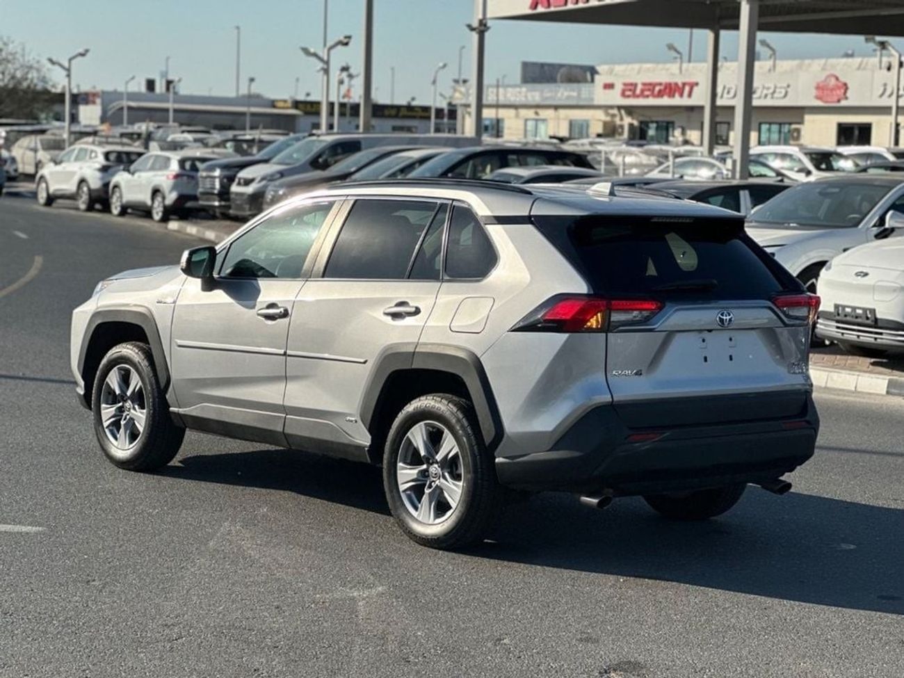 Toyota RAV4 Hybrid XLE 2.5L full option