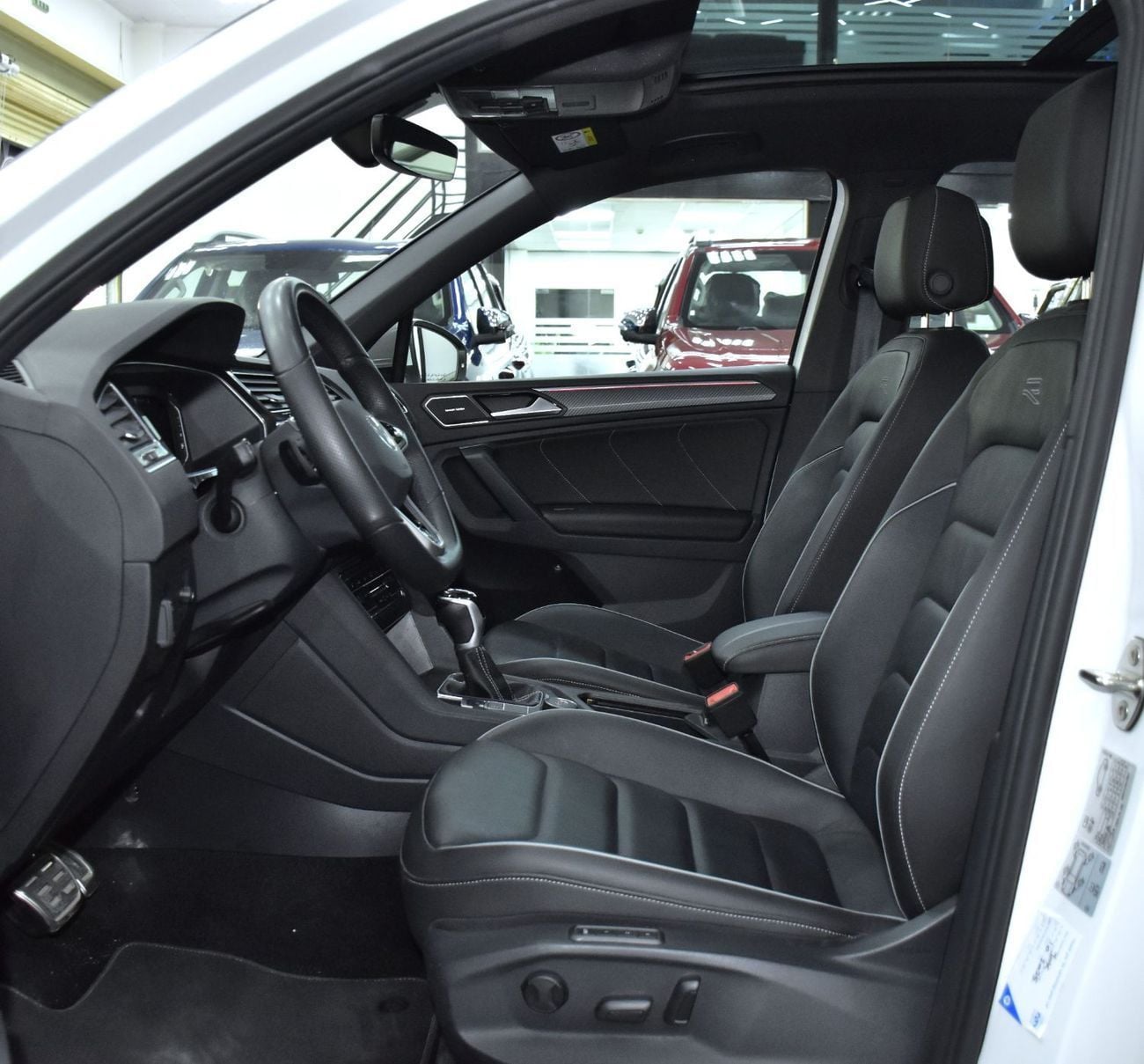 Volkswagen Tiguan R-LINE PREMIUM Volkswagen Tiguan 4Motion ( 2024 Model ) in White Color GCC Specs
