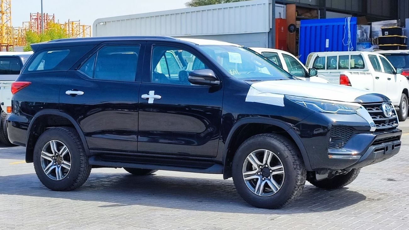 تويوتا فورتونر Toyota Fortuner | 2.4L V4 Diesel | Climate Control | Only for Africa Special Price