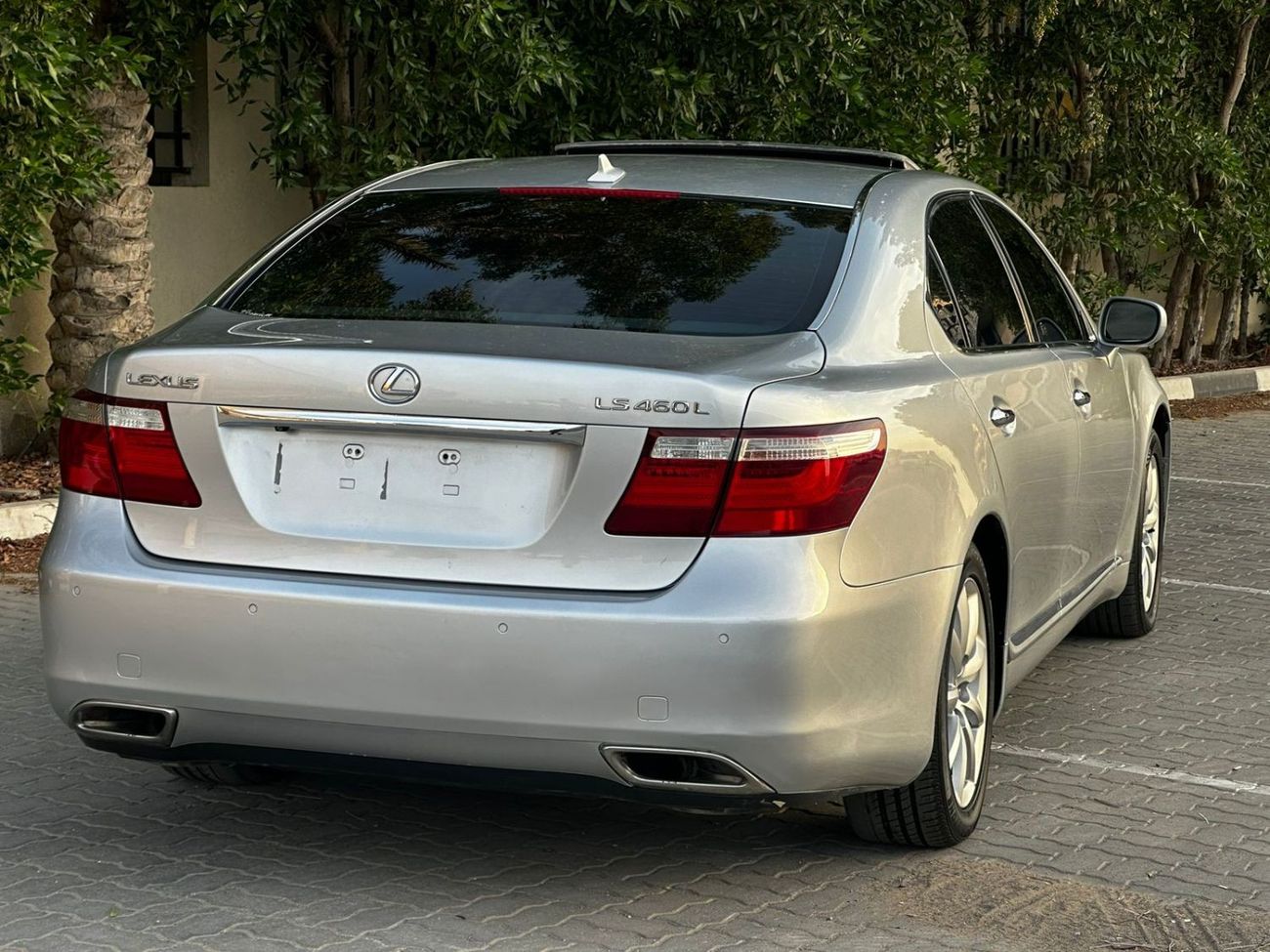 Lexus LS460 Lexus LS460L Model: 2007 Mileage: 180,000 miles Price: 22,000 dirhams Come to America Full option No