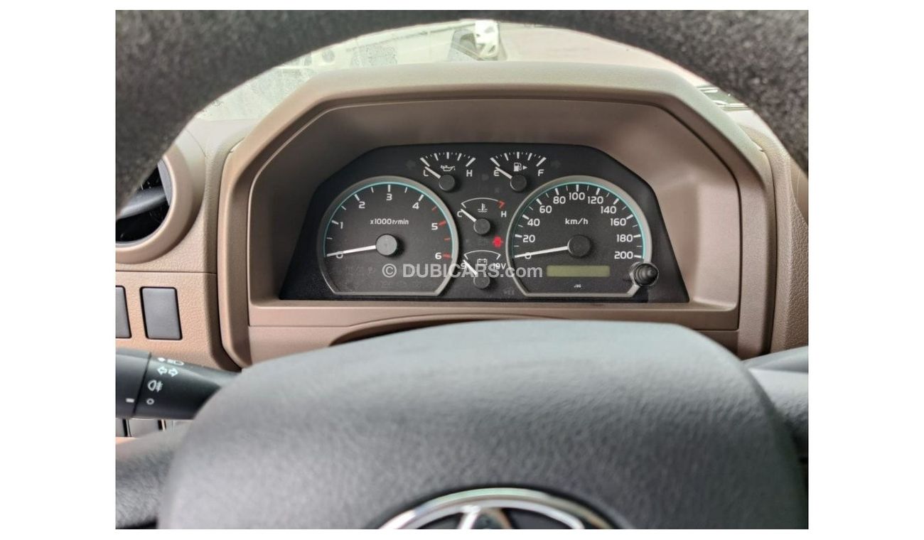 تويوتا لاند كروزر 70 76 4.5L HARD TOP TURBO DIESEL MT WITH BULL BAR