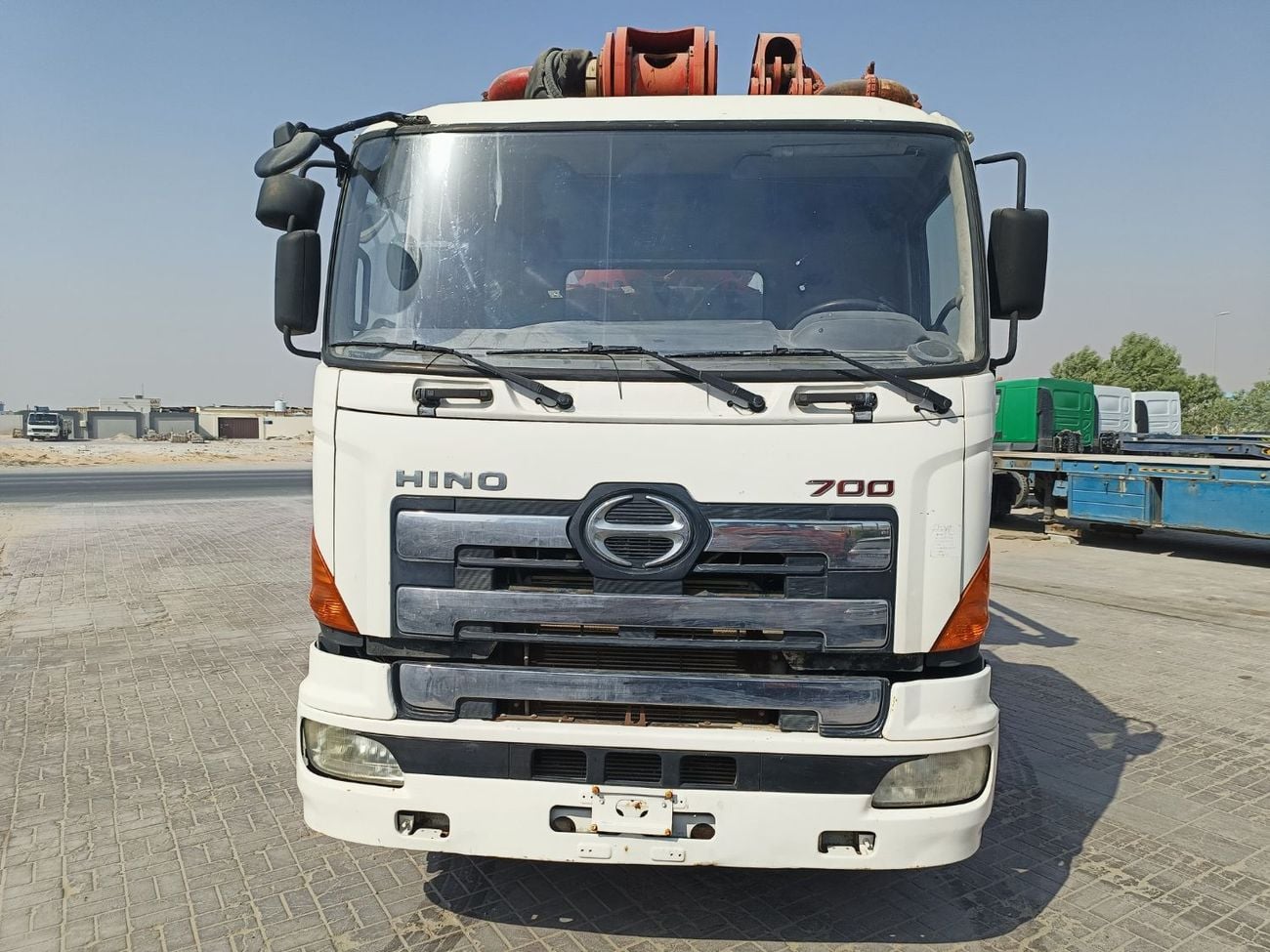 Hino 700