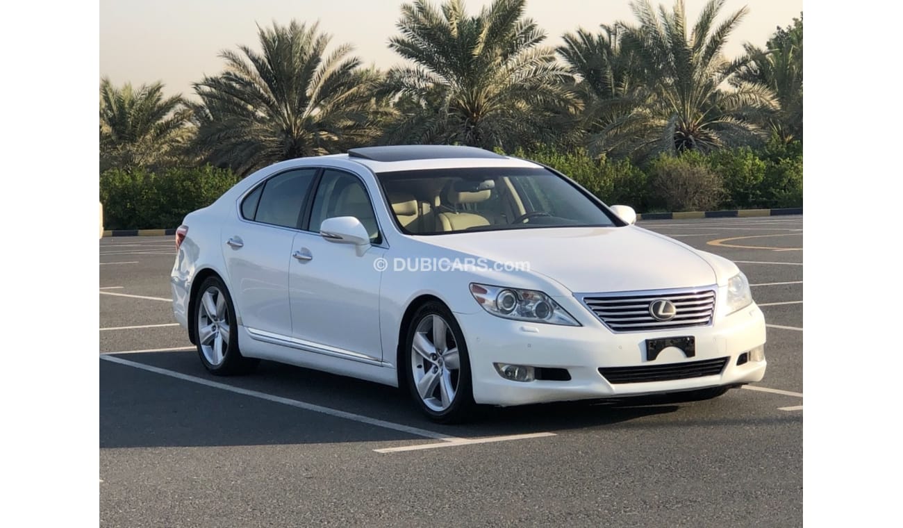 لكزس LS 460 لكزس Ls460 موديل 2012 خليجي حاله ممتازه من الداخل والخارج كراسي جلد ومثبت سرعه وتحكم كهربي كامل ونظا