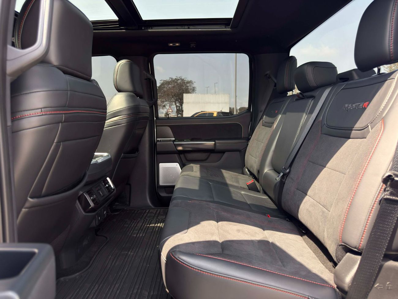 Ford F 150 Raptor GCC SPEC UNDER WARRANTY AND SERVICE CONTRACT