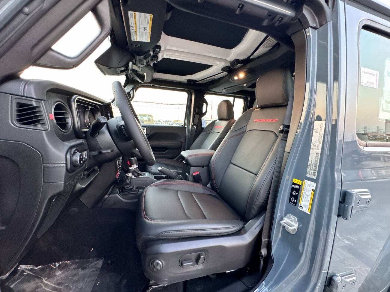 جيب رانجلر 2025 JEEP WRANGLER UNLIMITED RUBICON 2.0L V4 GCC BRAND NEW 0KM