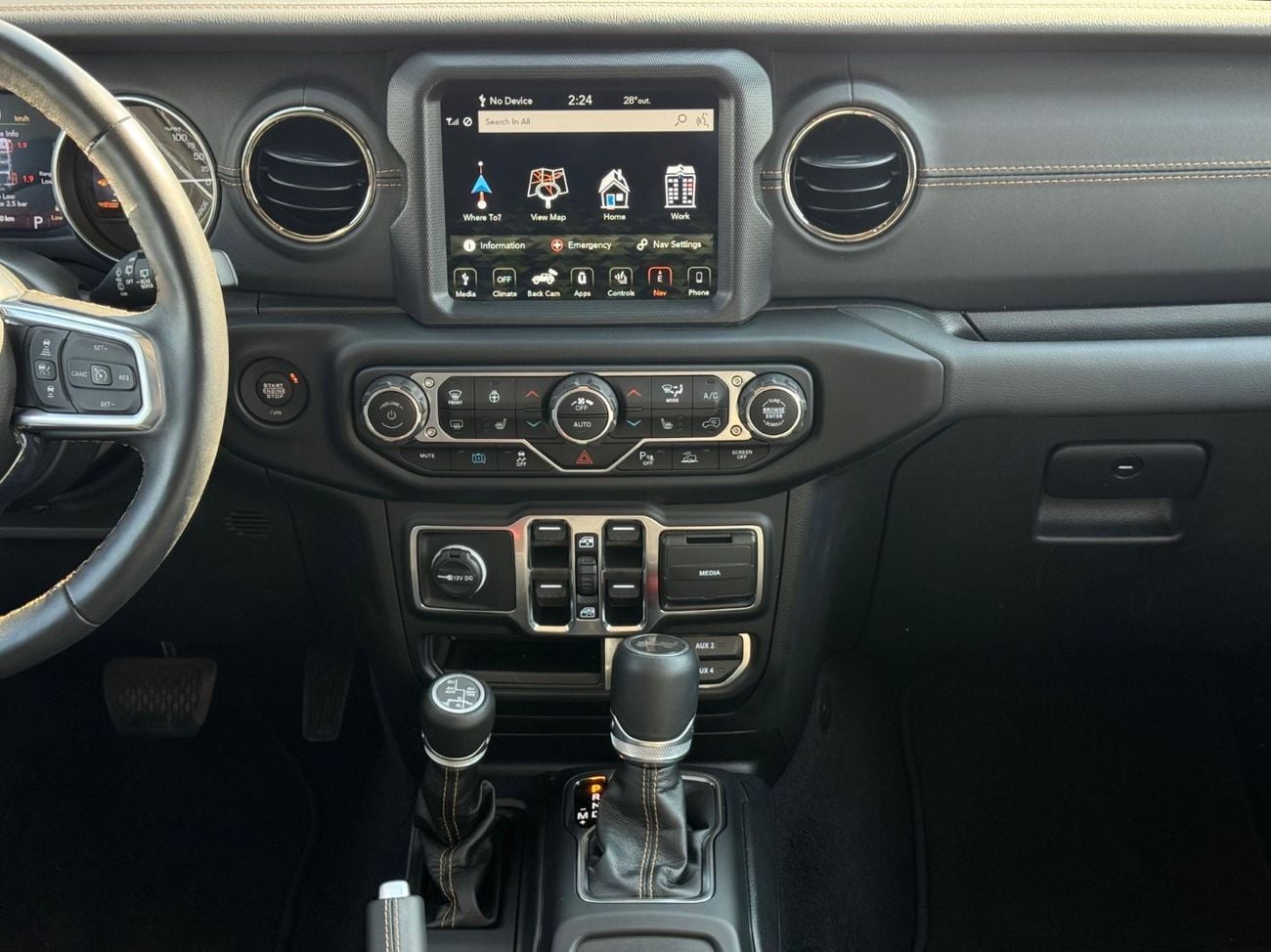 جيب رانجلر Wrangler 4XE 2.0L Turbo PHEV 2023 UAE Price @ 143,000 AED