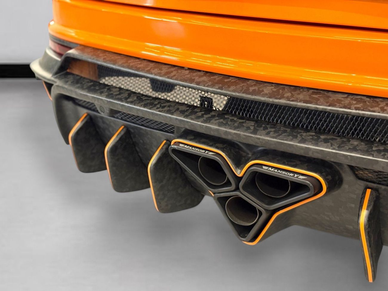 لامبورغيني اوروس STD AED 12,780 P.M | 0% DOWN PAYMENT | LAMBORGHINI URUS MANSORY VENATUS EVO S P900 | 4.0L TWIN-TURBO