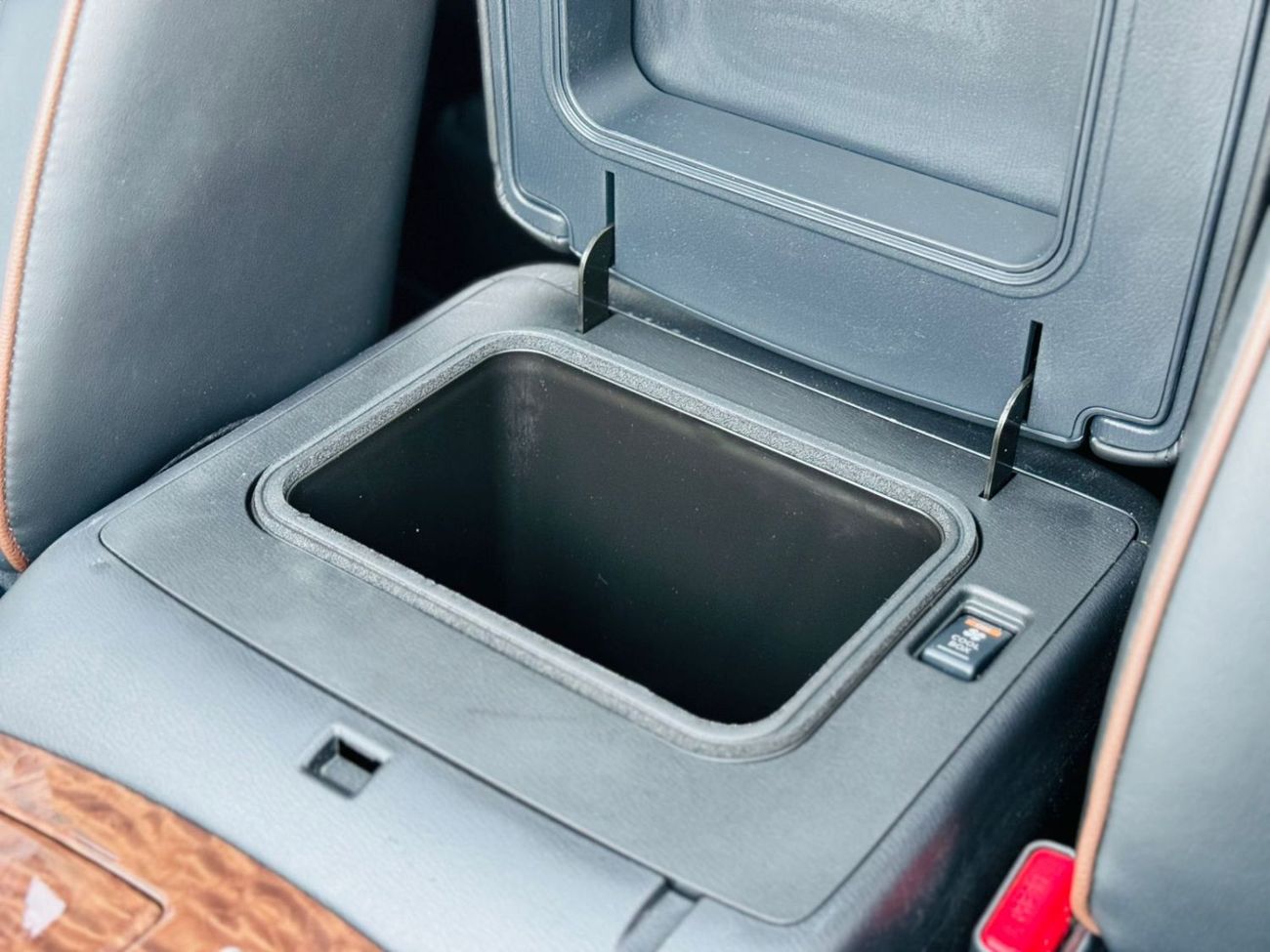 نيسان باترول Nissan patrol 2023 RHD black 7seaters petrol engine black colour outside and grey colour imterior