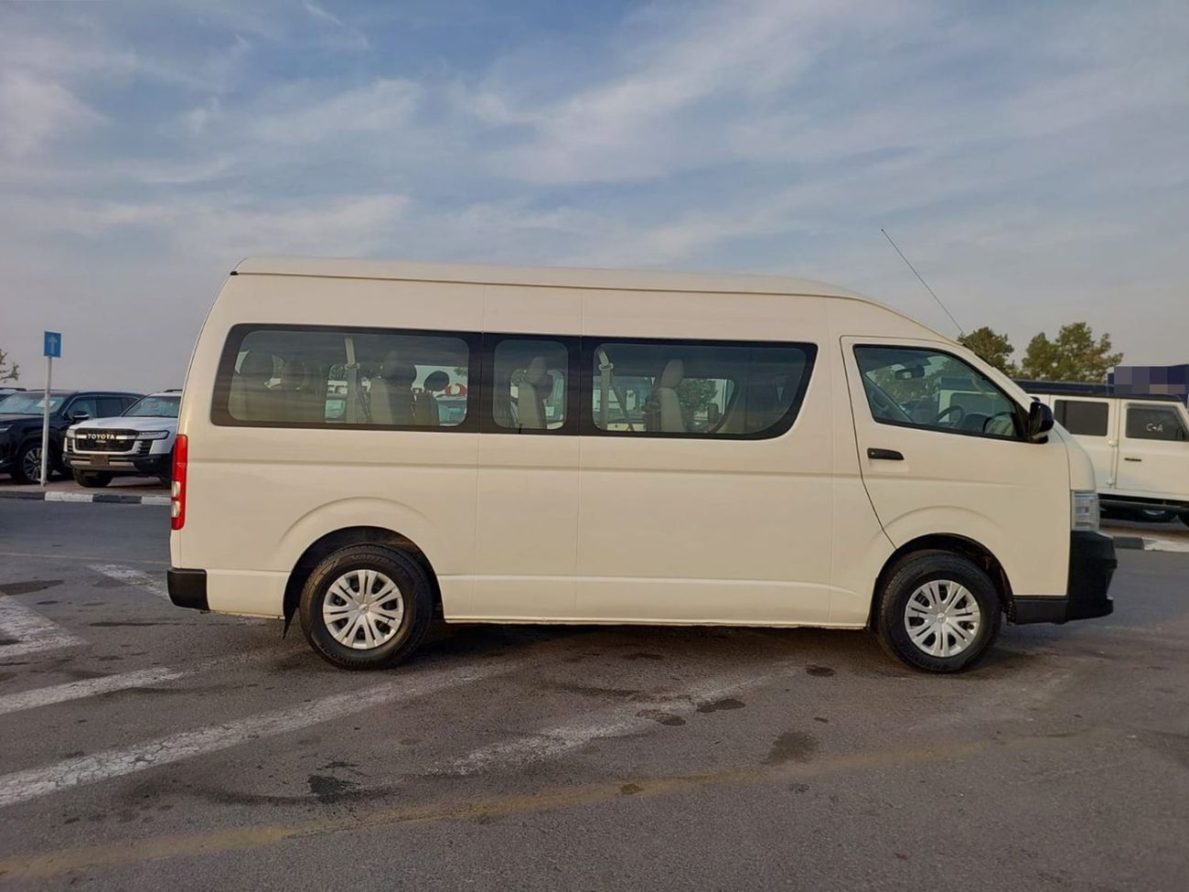 Toyota Hiace TOYOTA HIACE COMMUTER VAN RHD 2005 MODEL 2.5 L DIESEL MANUAL(PM07223)