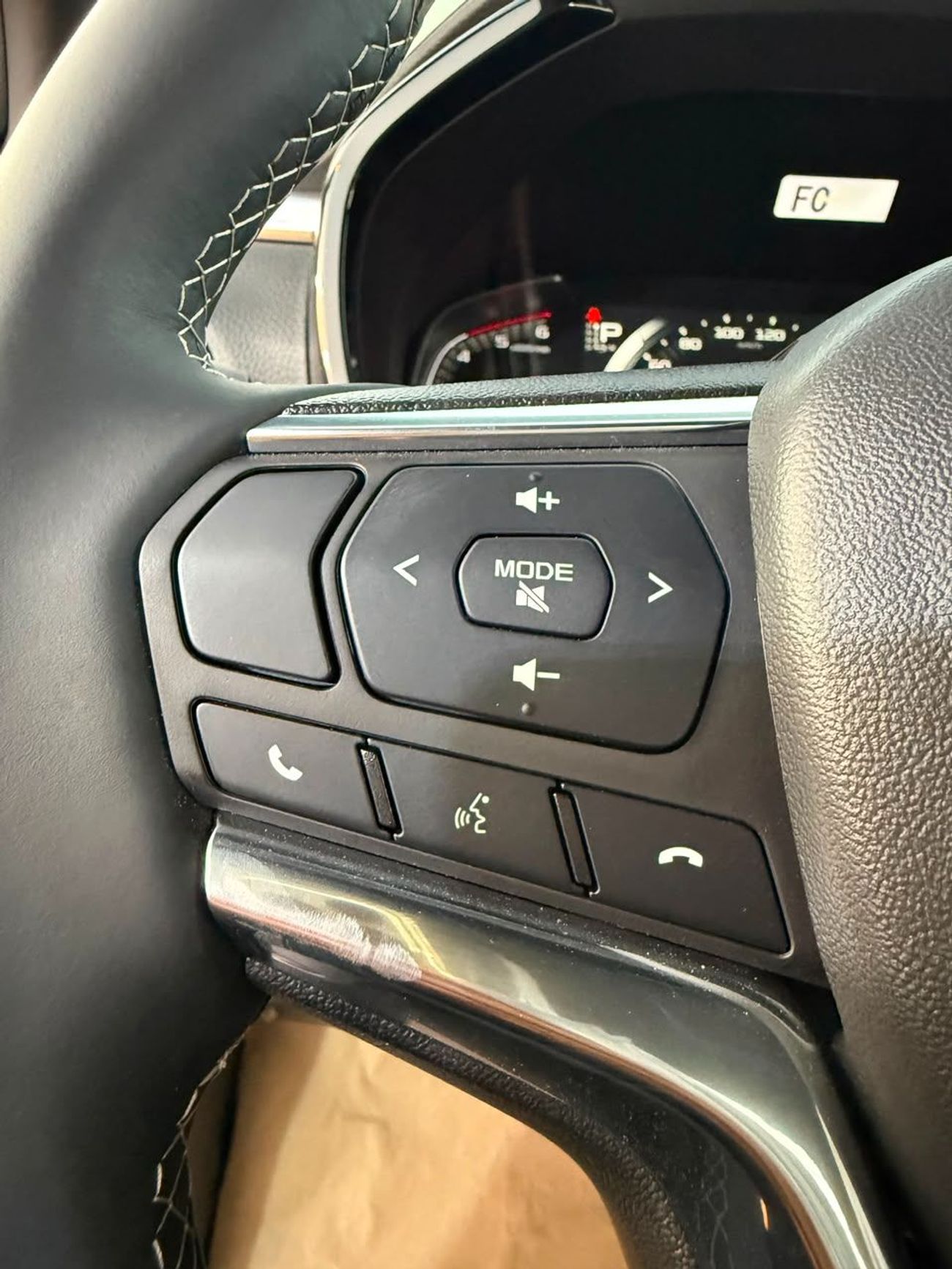 إيسوزو D ماكس ISUZU DMaX - 3.0L - CREW CaB - 4WD - LS - 2027 - RED
