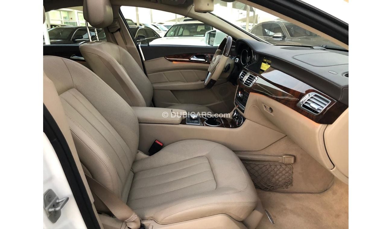 Mercedes-Benz CLS 550 Mercedes benz CLS500 model 2012 GCC car prefect condition full option low mileage sun roof leather
