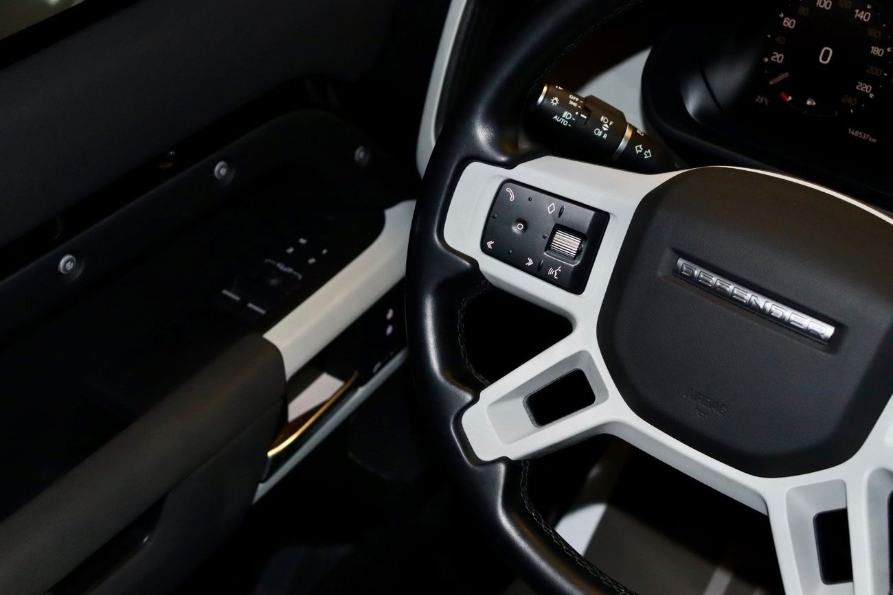 لاند روفر ديفندر 110 X-Dynamic SE P300 2.0L