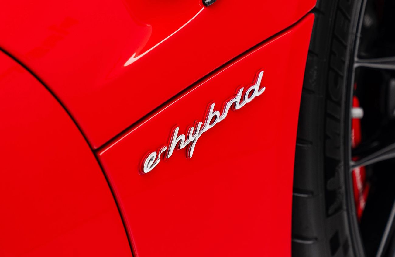 بورش 918 سبايدر 4.6L V8 N/A engine + Emotor