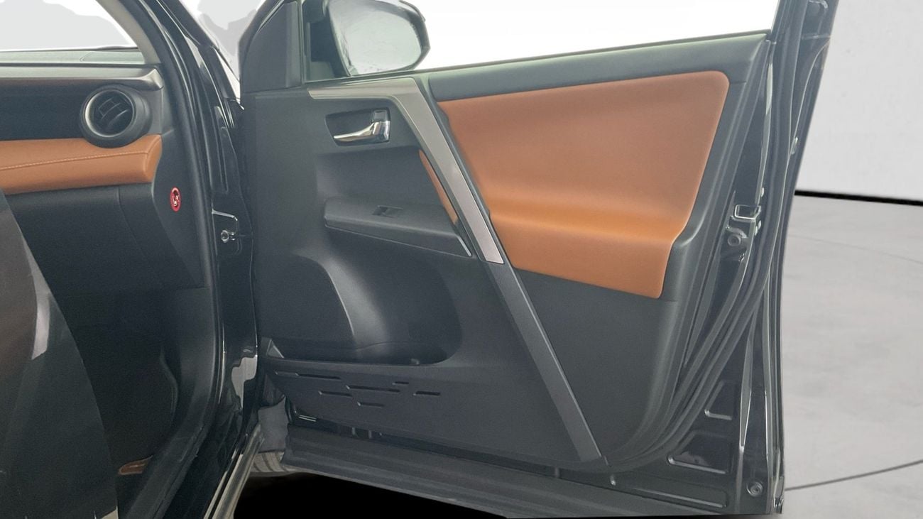 تويوتا راف ٤ 2.5 VXR 4WD NAV LHR AUTO | شامل الضمان | 0 ﺪﻔﻋﺓ ﺃﻮﻟﻯ