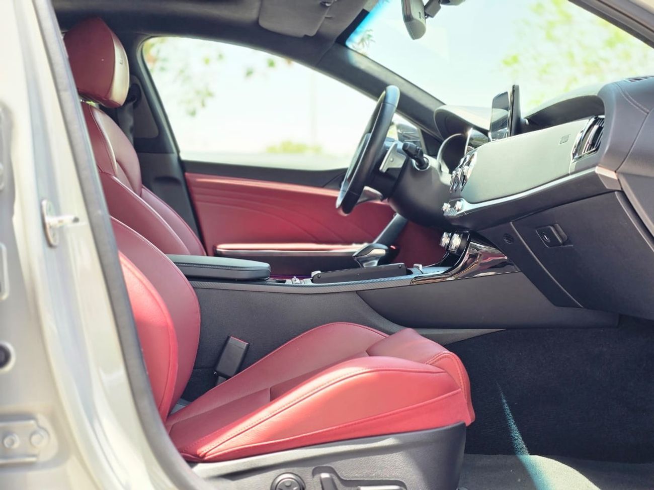 كيا ستينجر Std 2.0L Sportback V4 fully loaded GCC UNDER WARRANTY AND SERVICE CONTACT