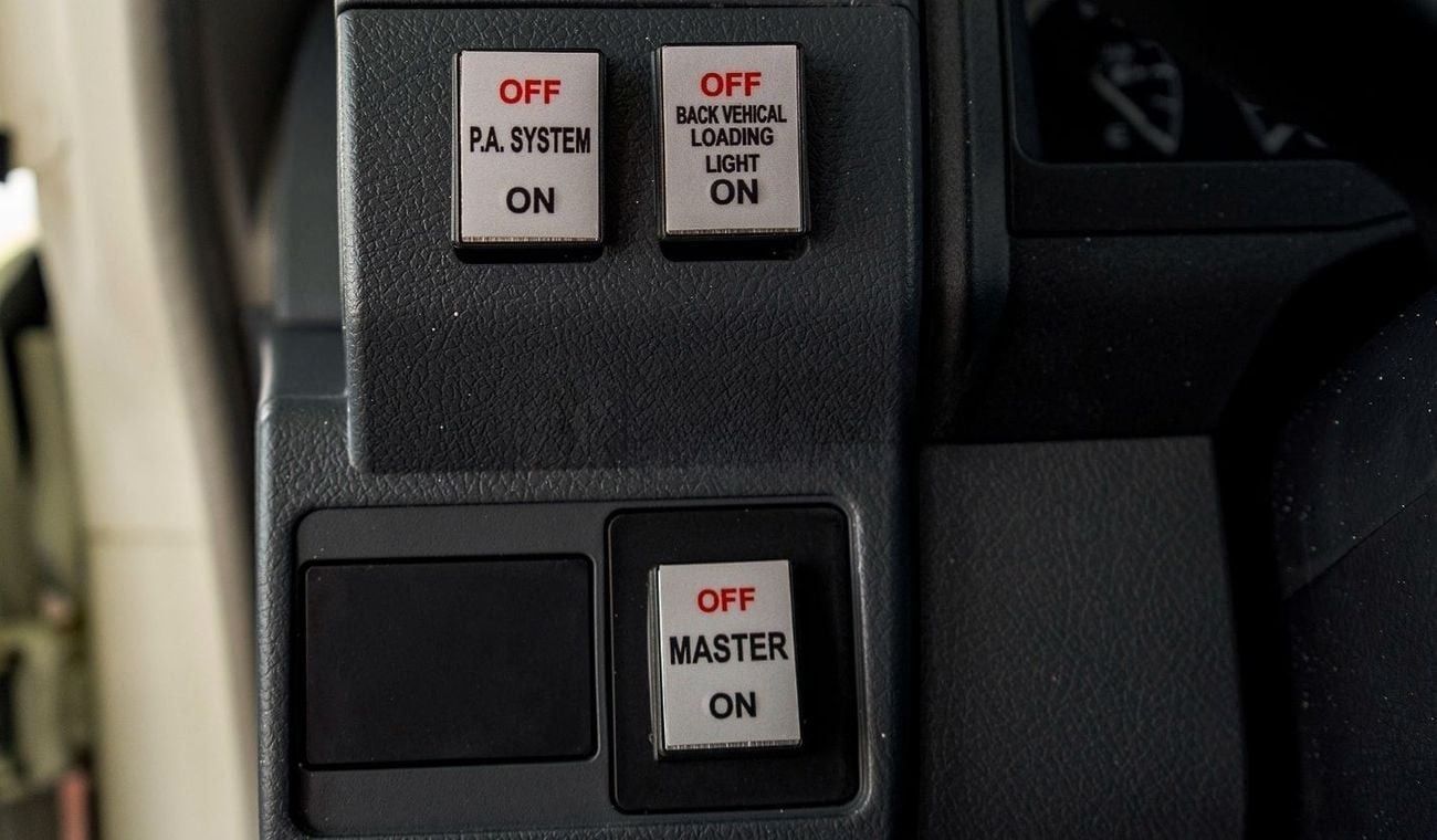 Toyota Land Cruiser 70 TOYOTA LAND CRUISER LC78 4.2L AMBULANCE