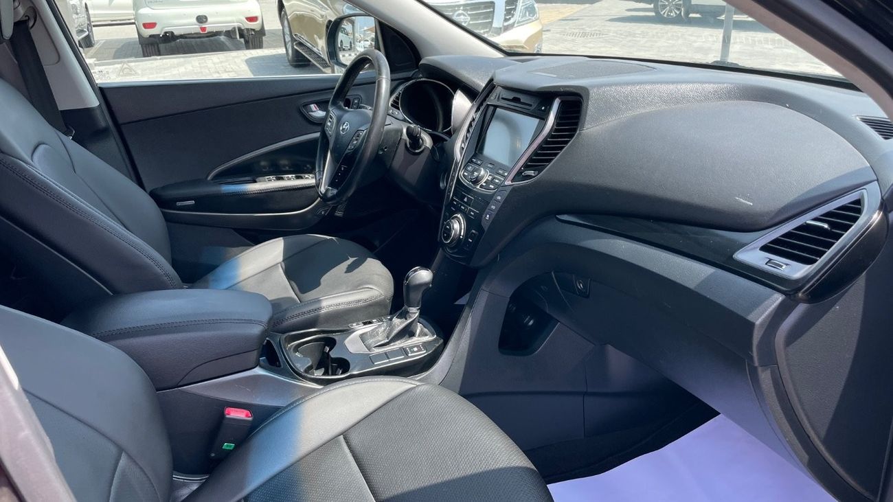 Hyundai Grand Santa Fe GLS Top 3.3L GCC Top 3.3L