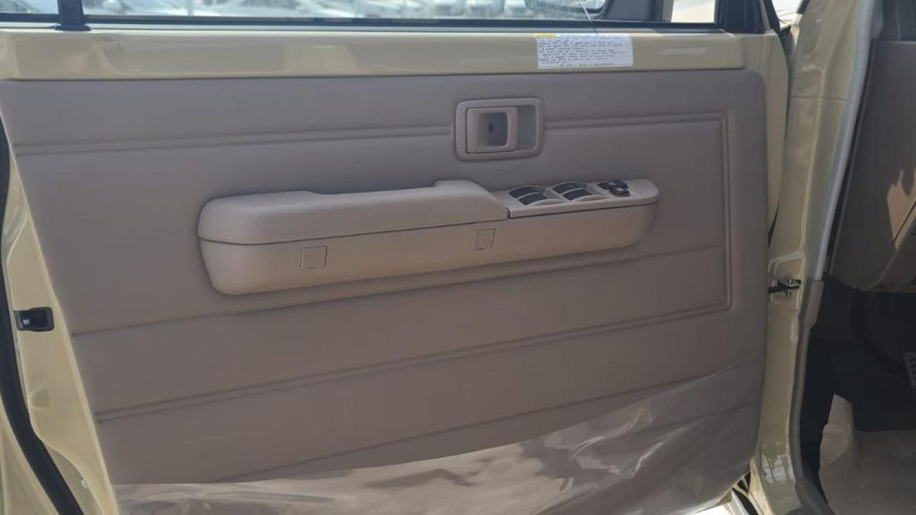 Toyota Land Cruiser 70 TOYOTA LC 76 HARDTOP 4.2L DIESEL V6 2024 COLOR WHITE  AND BEIGE