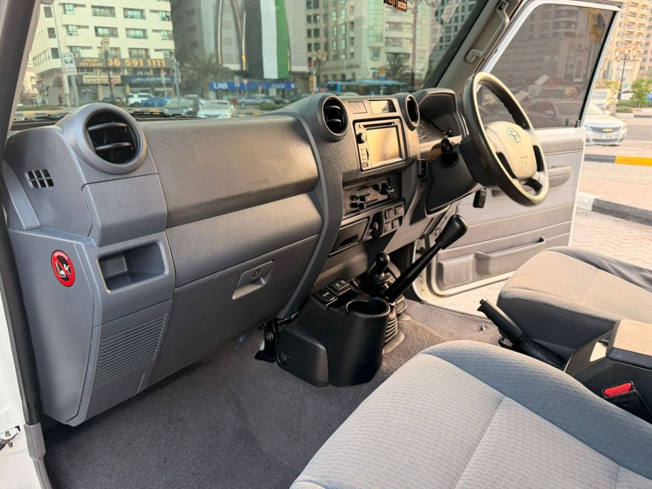 تويوتا لاند كروزر بيك آب diesel 4.5 liter ,right hand drive ,2024 shape ,year model 2017 ,only for export available