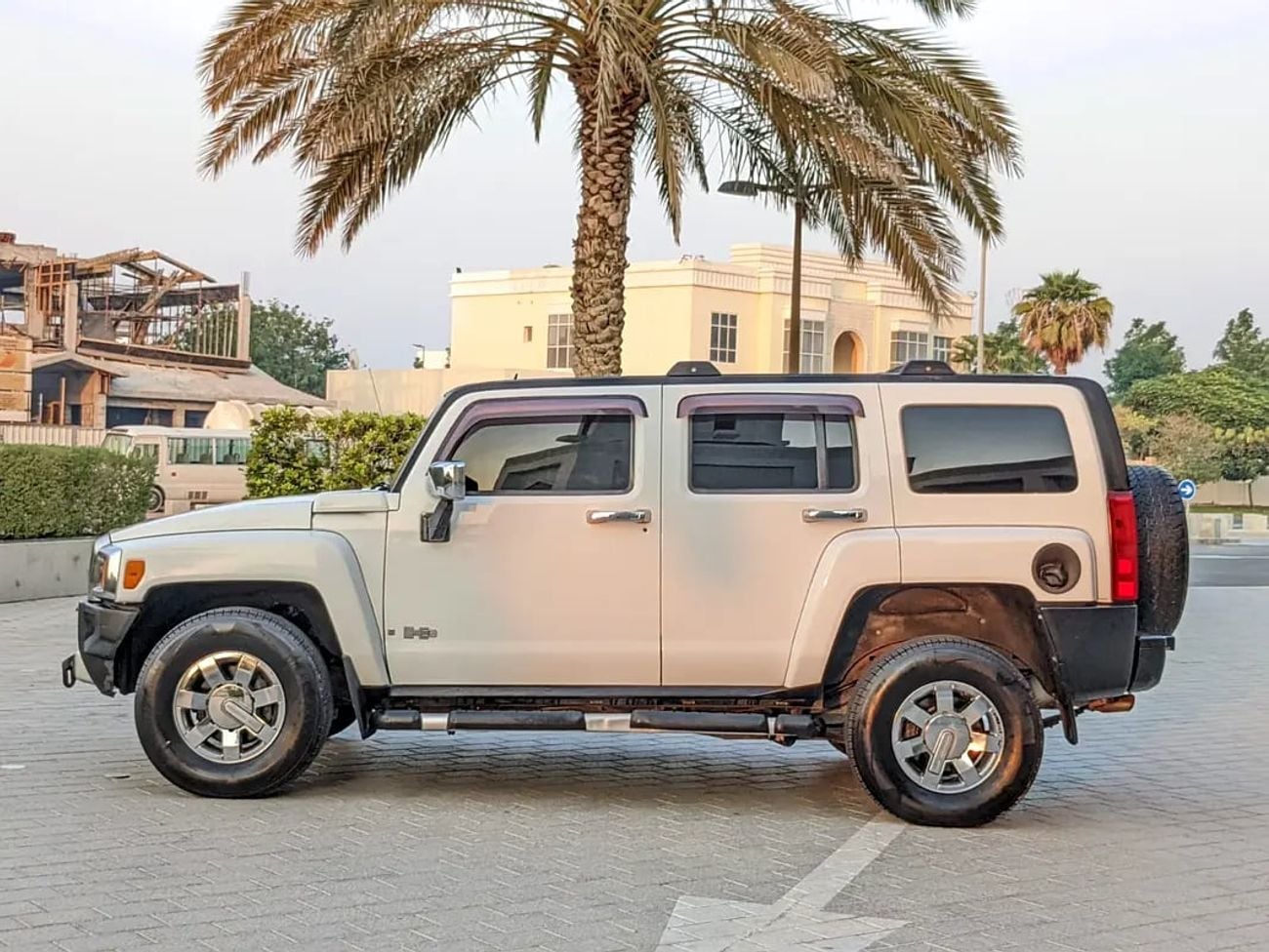 هامر H3 GCC Premium Condition With Leather seats Navigation Low Km Perfect Family Suv