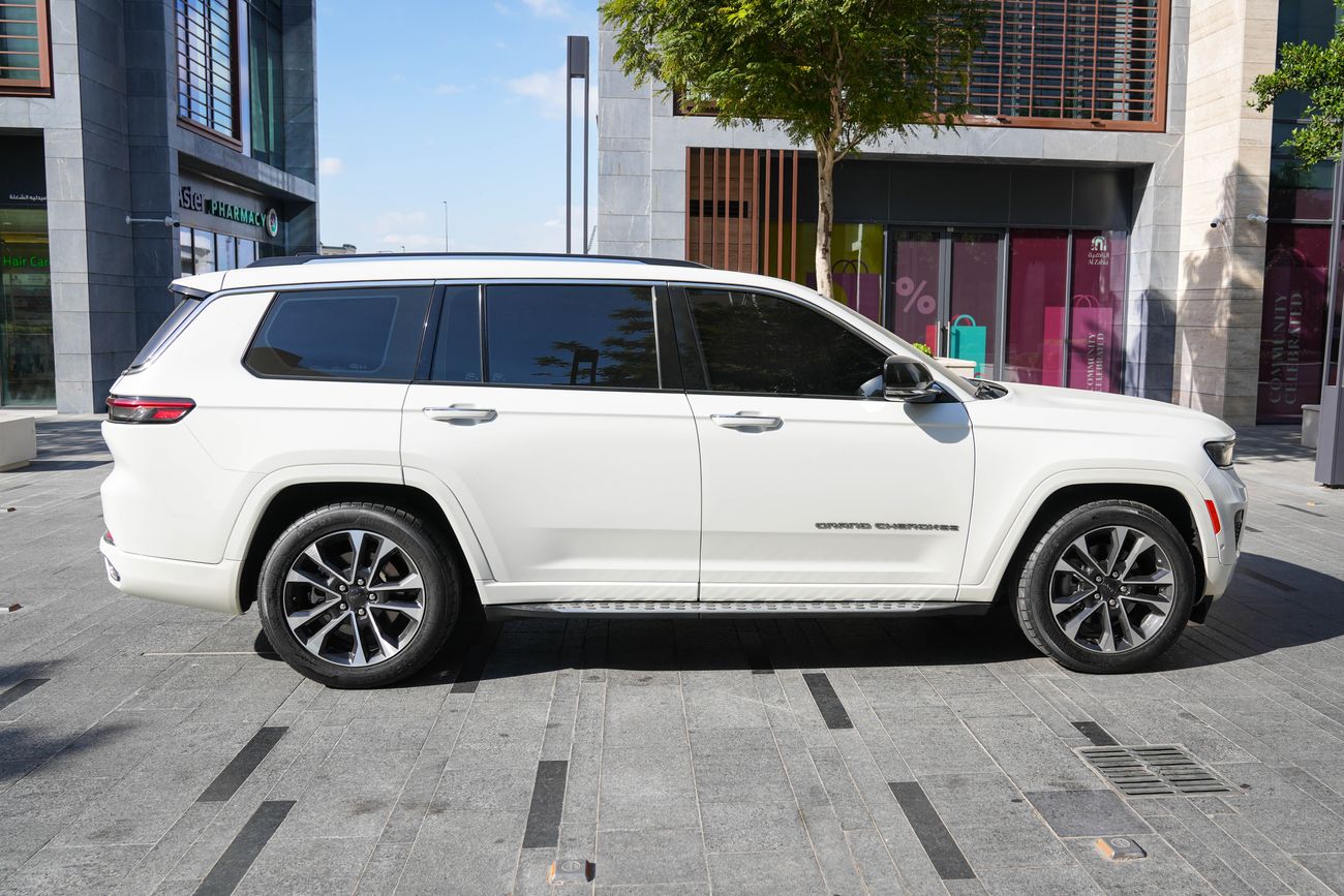 جيب جراند شيروكي overland 7seater