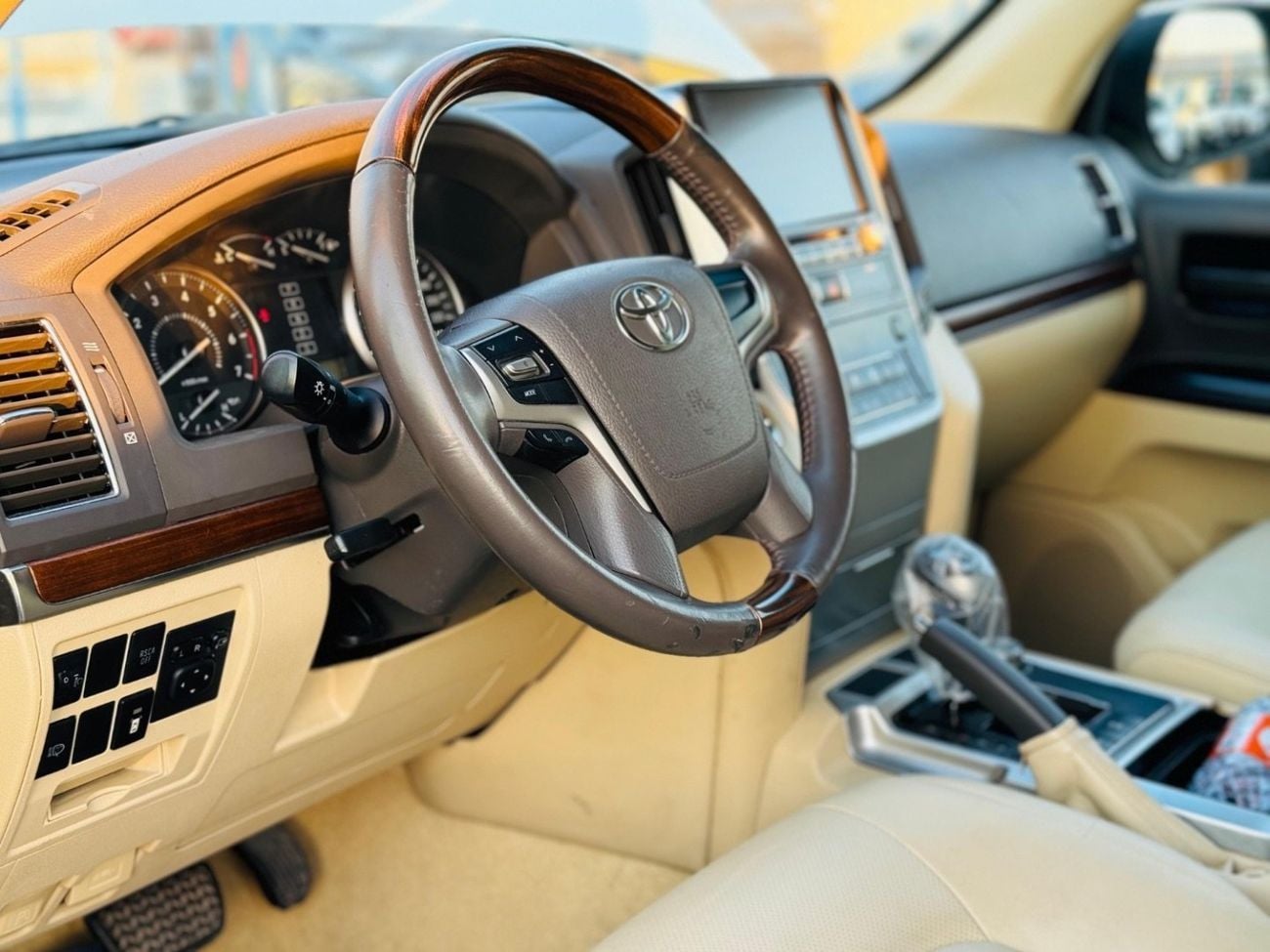 Toyota Land Cruiser GXR Toyota Land Cruiser 2015 Full option