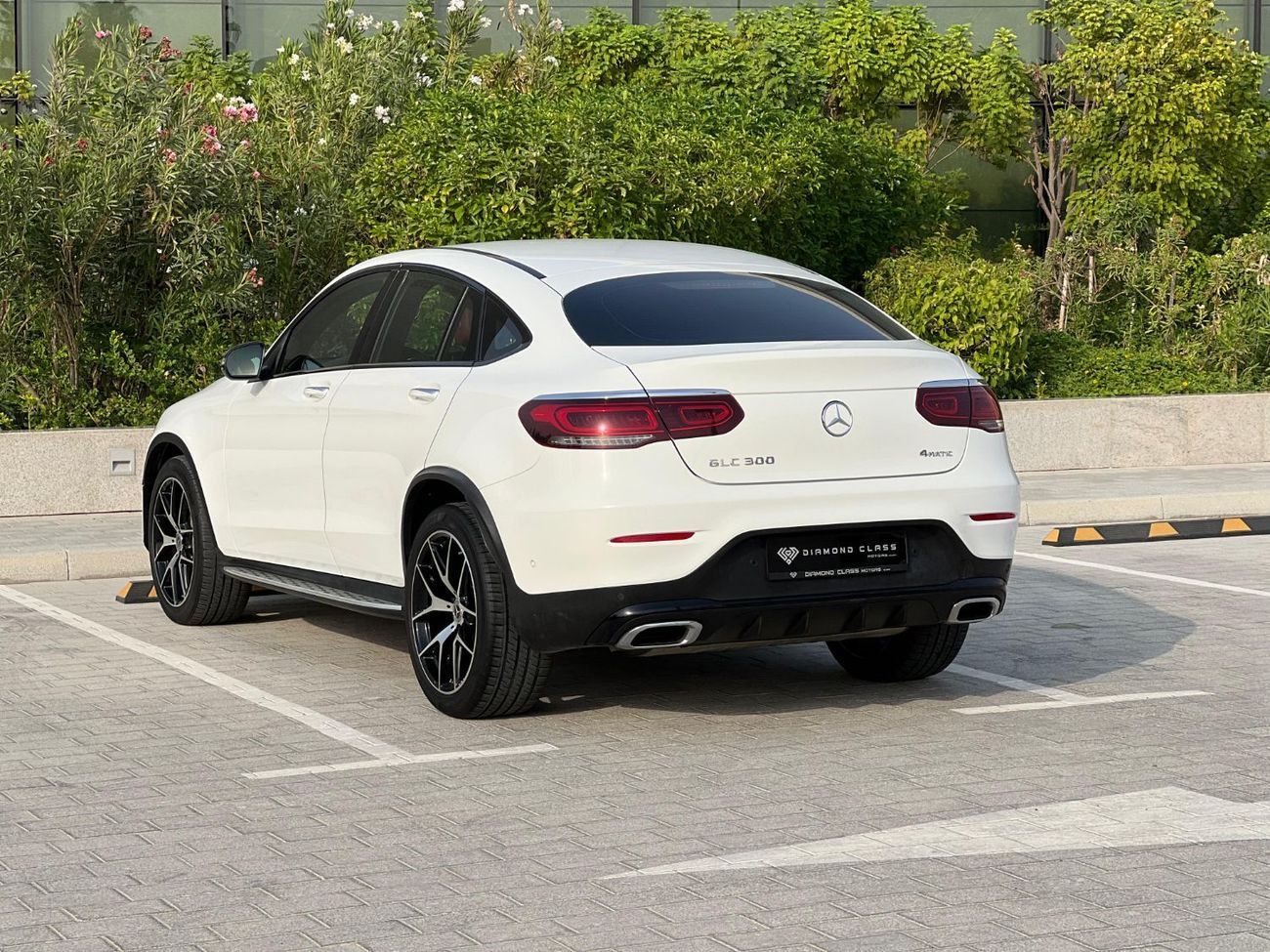 مرسيدس بنز GLC 300 Premium + 2.0L