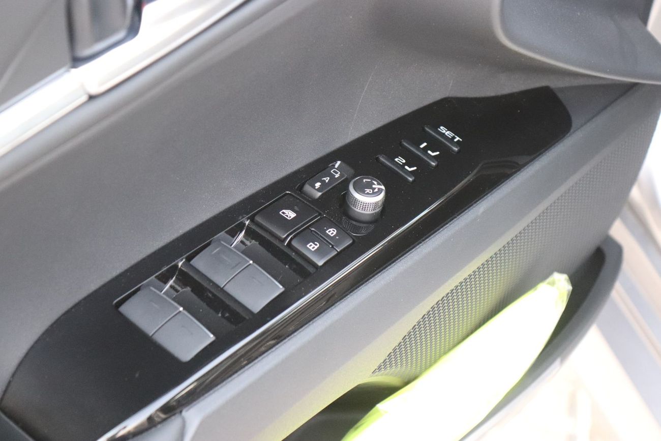 Toyota Camry 2.5 HG Hybrid,Alloy Wheels, Headup display, Electric Seat,Panoramic Roof,Model 2025, China Specs