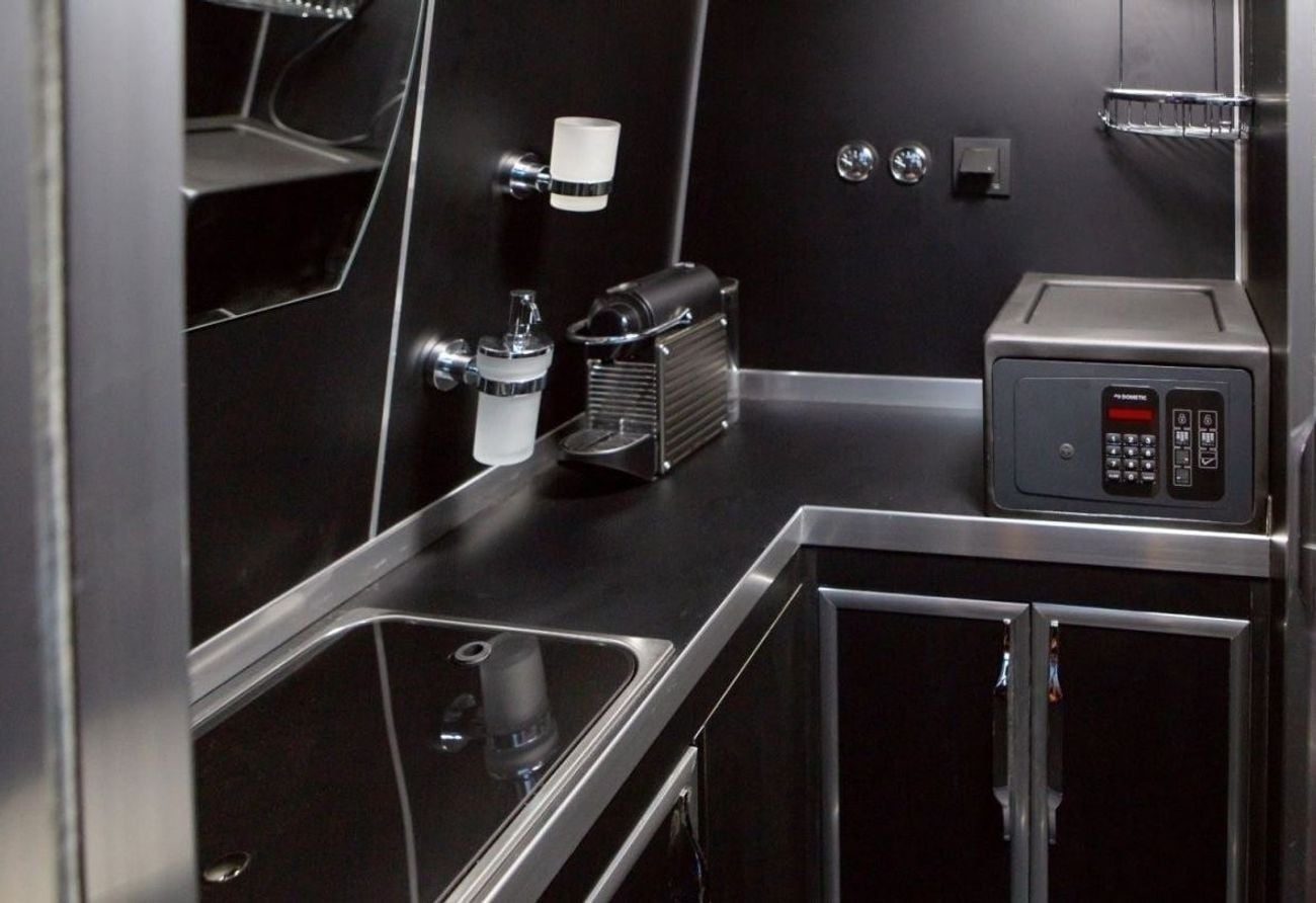 مرسيدس بنز سبرينتر ERTEX LUXURY CAR DESIGN CO. 30TH YEAR SPRINTER PRIVATE JET