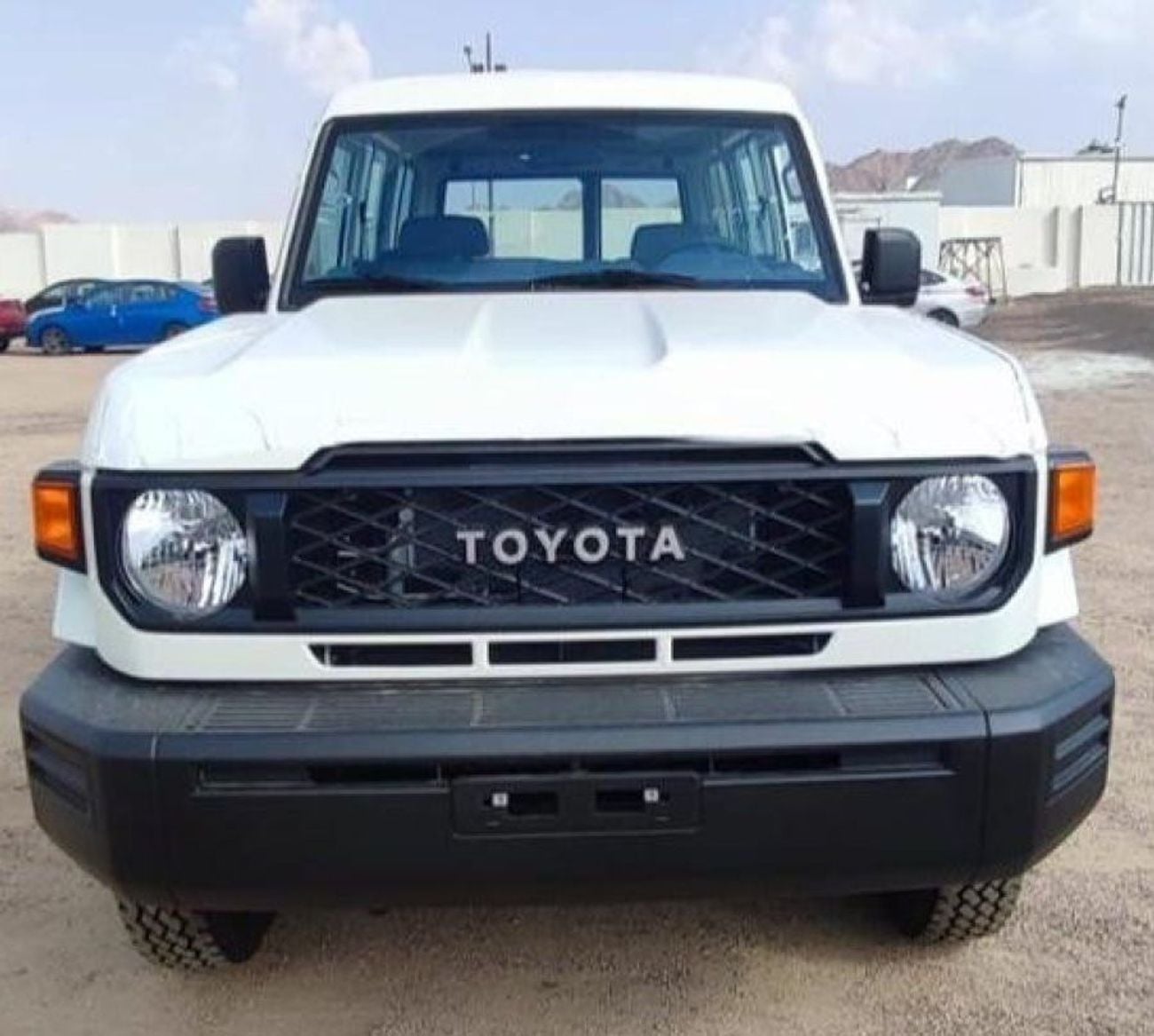 تويوتا لاند كروزر بيك آب TOYOTA LANDCRUISER STEEL ROOF VAN ( HZJ) LC78
