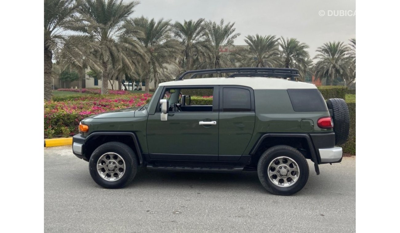 Toyota FJ Cruiser Toyota FG model 2012 USA 5 seat Very celen car  - AED 47,000 KM 210,000 call 00971527887500