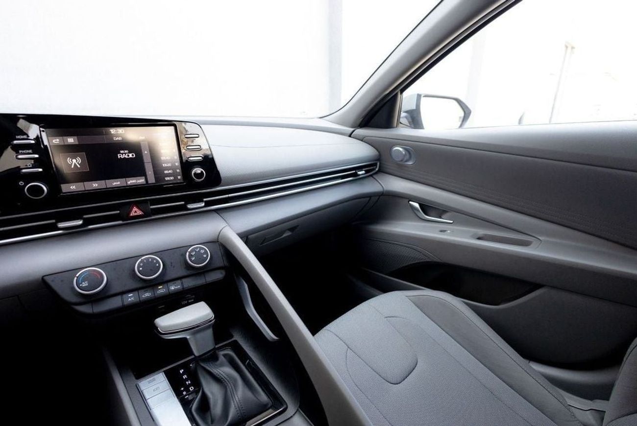 Hyundai Elantra Smart 1.6L Hyundai Elantra 2023 GCC under Agency Warranty with Flexible Down-Payment.