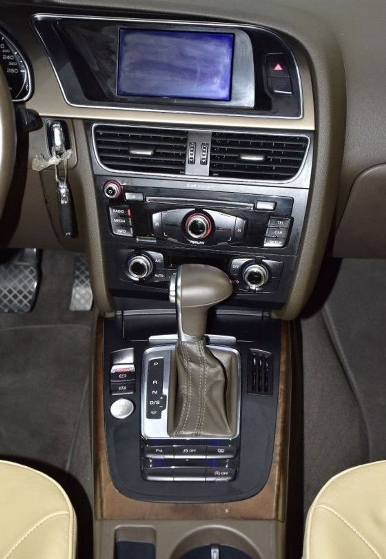 أودي A5 EXCELLENT DEAL for our Audi A5 35TFSi S-Line Coupe ( 2015 Model ) in Grey Color GCC Specs