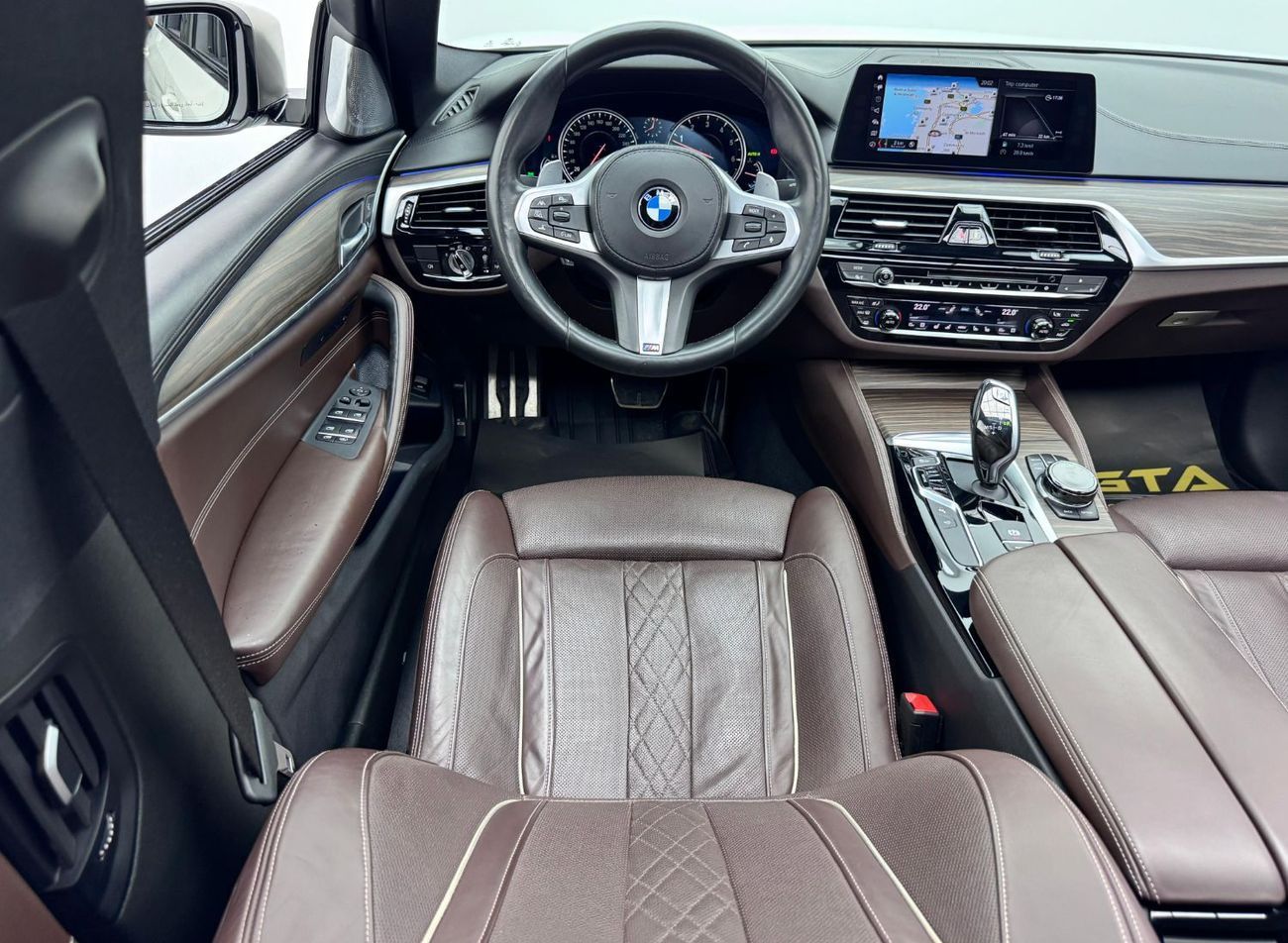 BMW M550i Std 4.4L 2018 BMW 550i xDrive M-Sport, Oct 2027 BMW Service Contract, BMW Service History, GCC