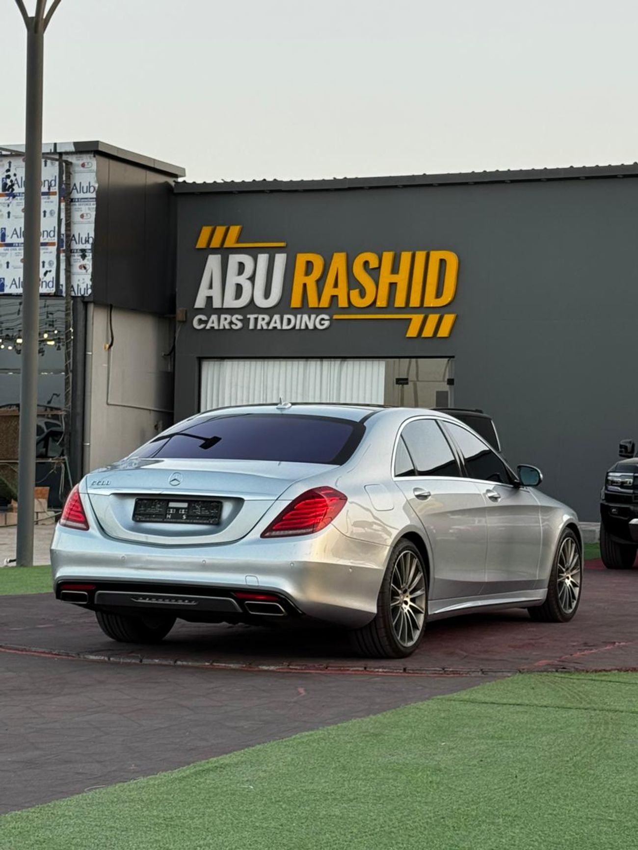 Mercedes-Benz S 500 Std 4.7L