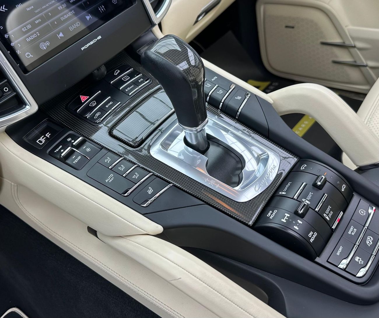 Porsche Cayenne Turbo S 4.8L (570 HP) 2016 Porsche Cayenne Turbo S, Service History, Carbon Fiber Interior, Excellen