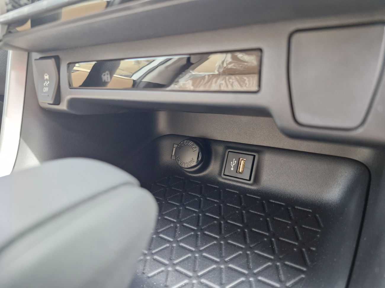 Toyota RAV4 2024 TOYOTA RAV4 HYBRID AWD 2.5L CUV BRAND NEW GCC 0KM