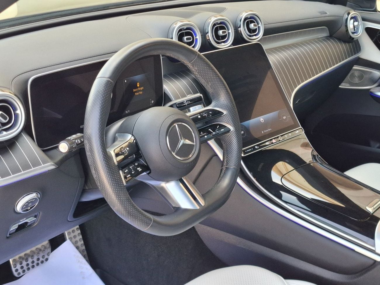 مرسيدس بنز GLC 300 مرسيدس بنز 2023 فل GLC300