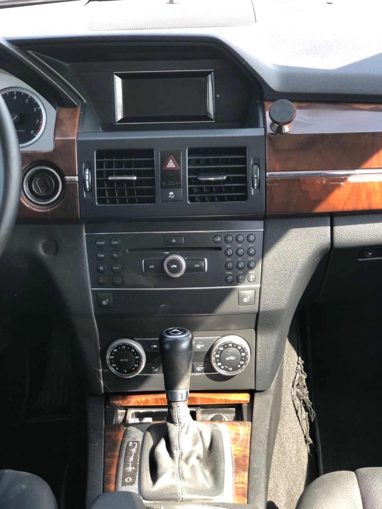 مرسيدس بنز GLK 350 موديل 2012 حاله ممتازه من الداخل والخارج