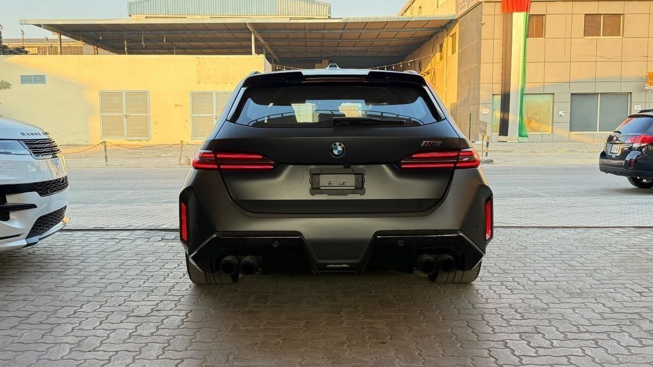 BMW M5 STD ( M5 competition Touring  4.4 L ( 727 HP