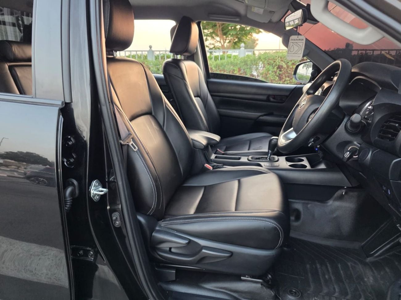 Toyota Hilux DOUBLE CABIN | RHD | 2.8 DIESEL ENGINE | 4WD | AT