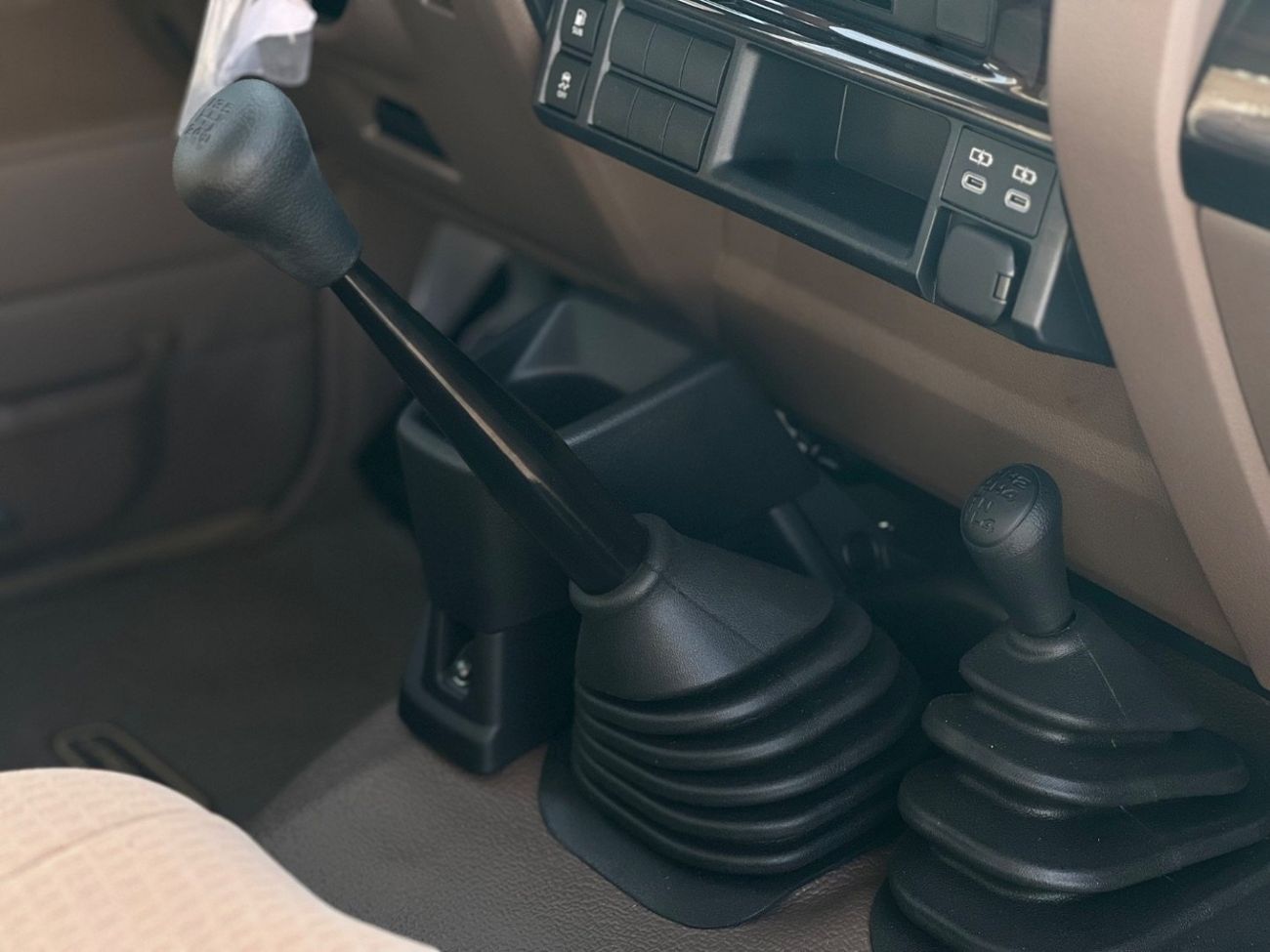 Toyota Land Cruiser Pick Up SC 4.0L TOYOTA LAND CRUISER 4.0L Pick-up 4WD 2025