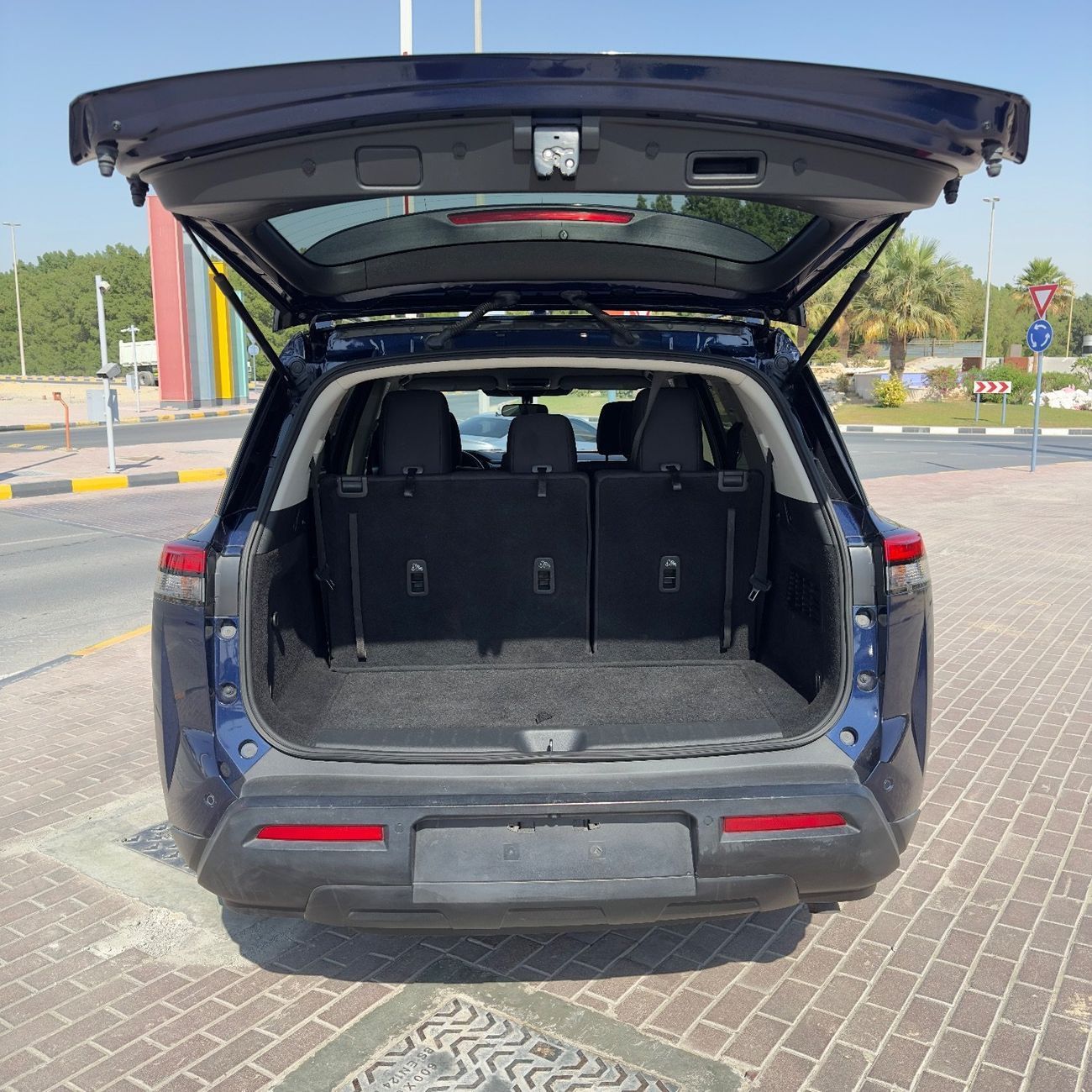 نيسان باثفايندر SV 3.5L AWD (7 Seater)