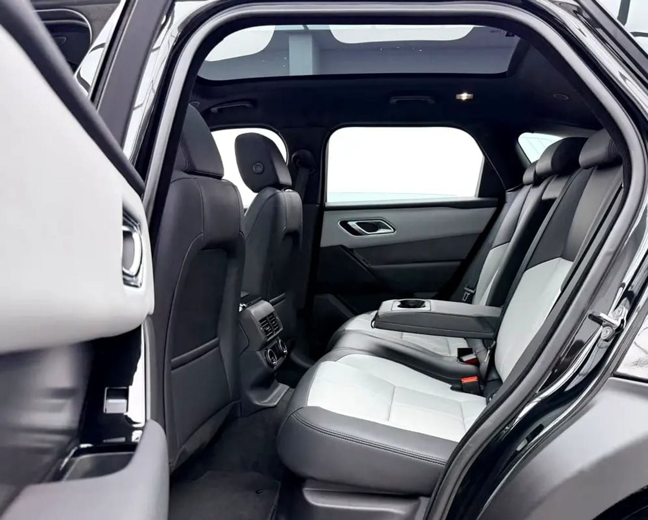 Land Rover Range Rover Velar P250 SE, LR Warranty + Service Pack, Full LR Service History, GCC