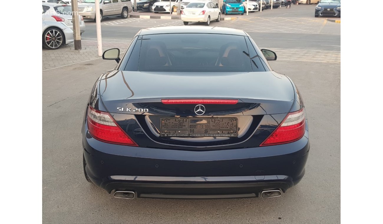 Mercedes-Benz SLK 200 model 2015 Gcc one owner no paint full service full option comvoortable hard ro