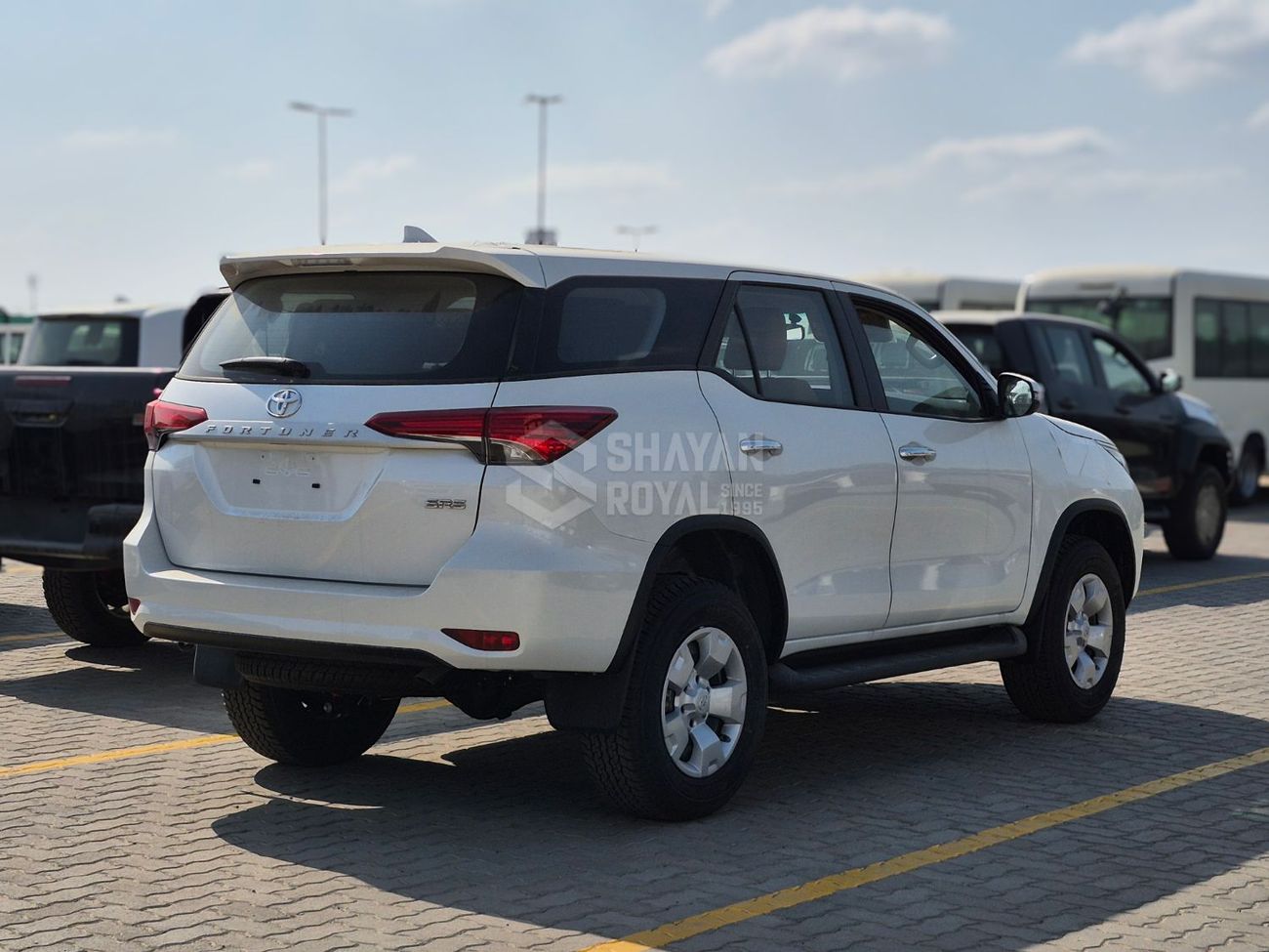 Toyota Fortuner STANDARD 2.7L PETROL 4WD AT 7-SETAS 2026MY