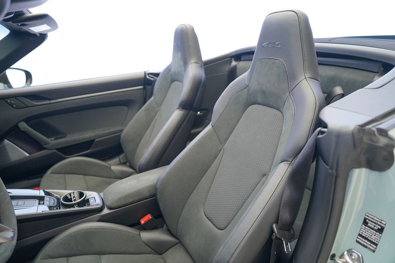 بورش 911 CARRERA GTS CABRIOLET T-HYBRID