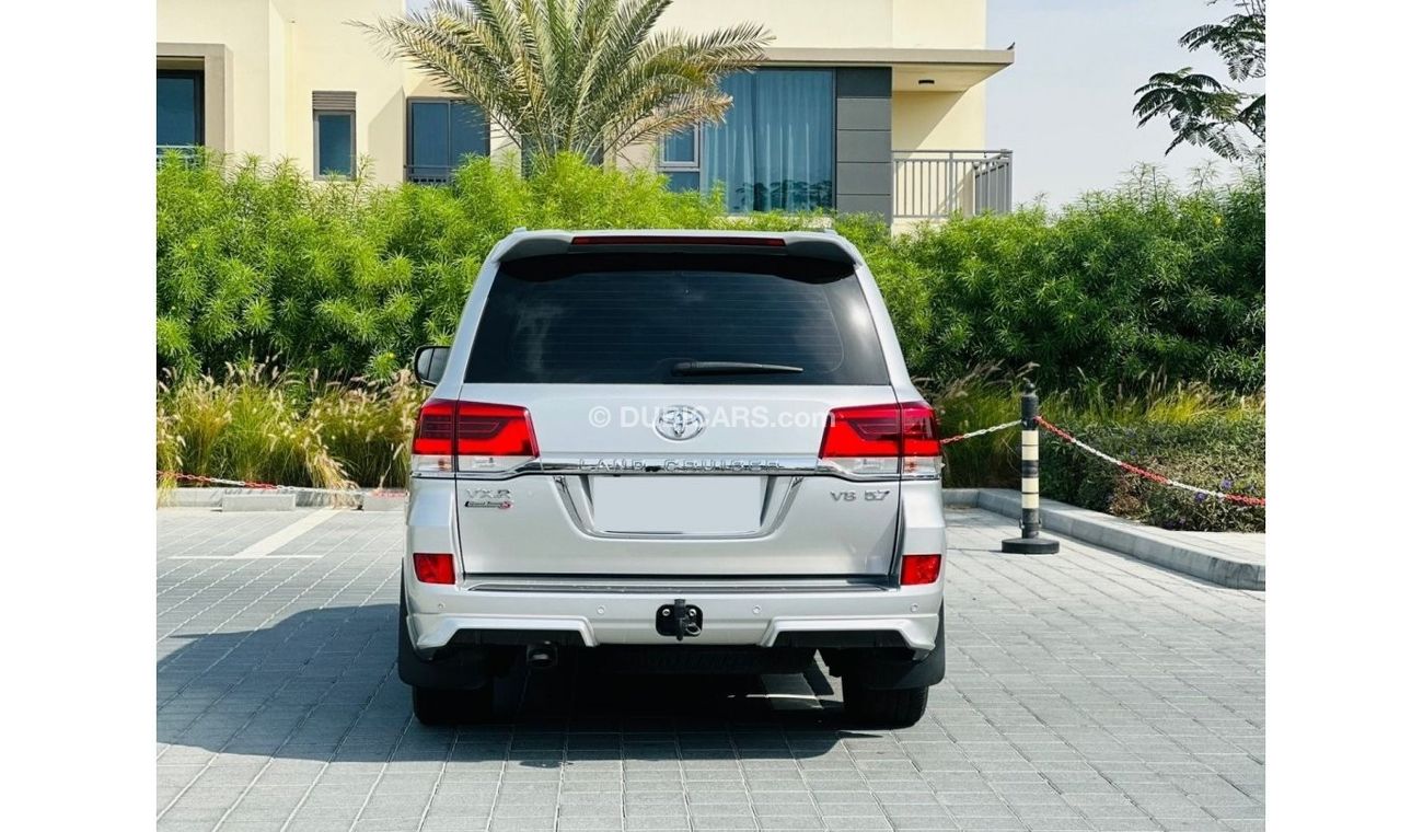 تويوتا لاند كروزر VXR