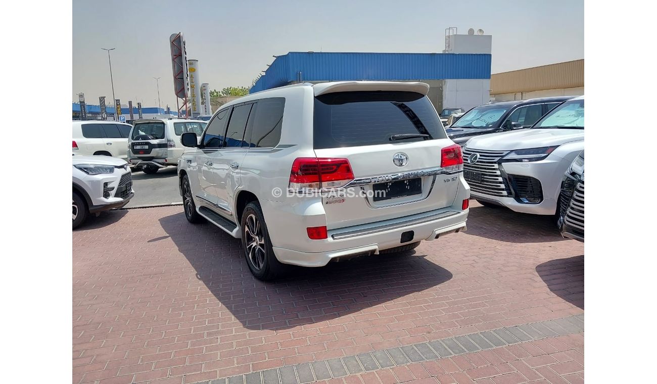 Toyota Land Cruiser TOYOTA LAND CRUISER VXR 5.7 GCC SPEC NO ACCIDENT WITHOUT DYE
